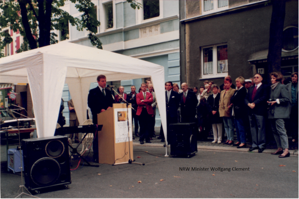 1995-2-nrw-minister-wolfgang-clemte-kleinFB4CD4CA-F323-577D-7CF4-5276E33EA415.png